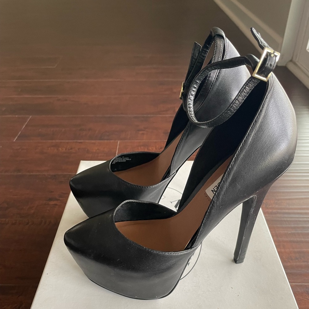 Steve Madden heel